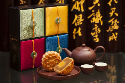 Hotels offer moon cakes for Mid-Autumn Festival