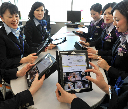 ANA to equip all crew with iPads