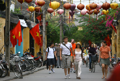 Vietnam targets 7.2 million tourists in 2013